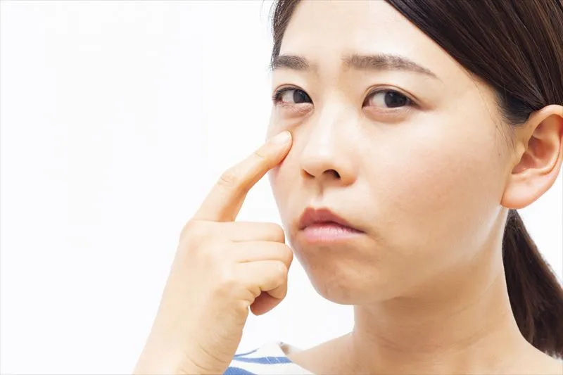 目の下にできるクマの原因は？